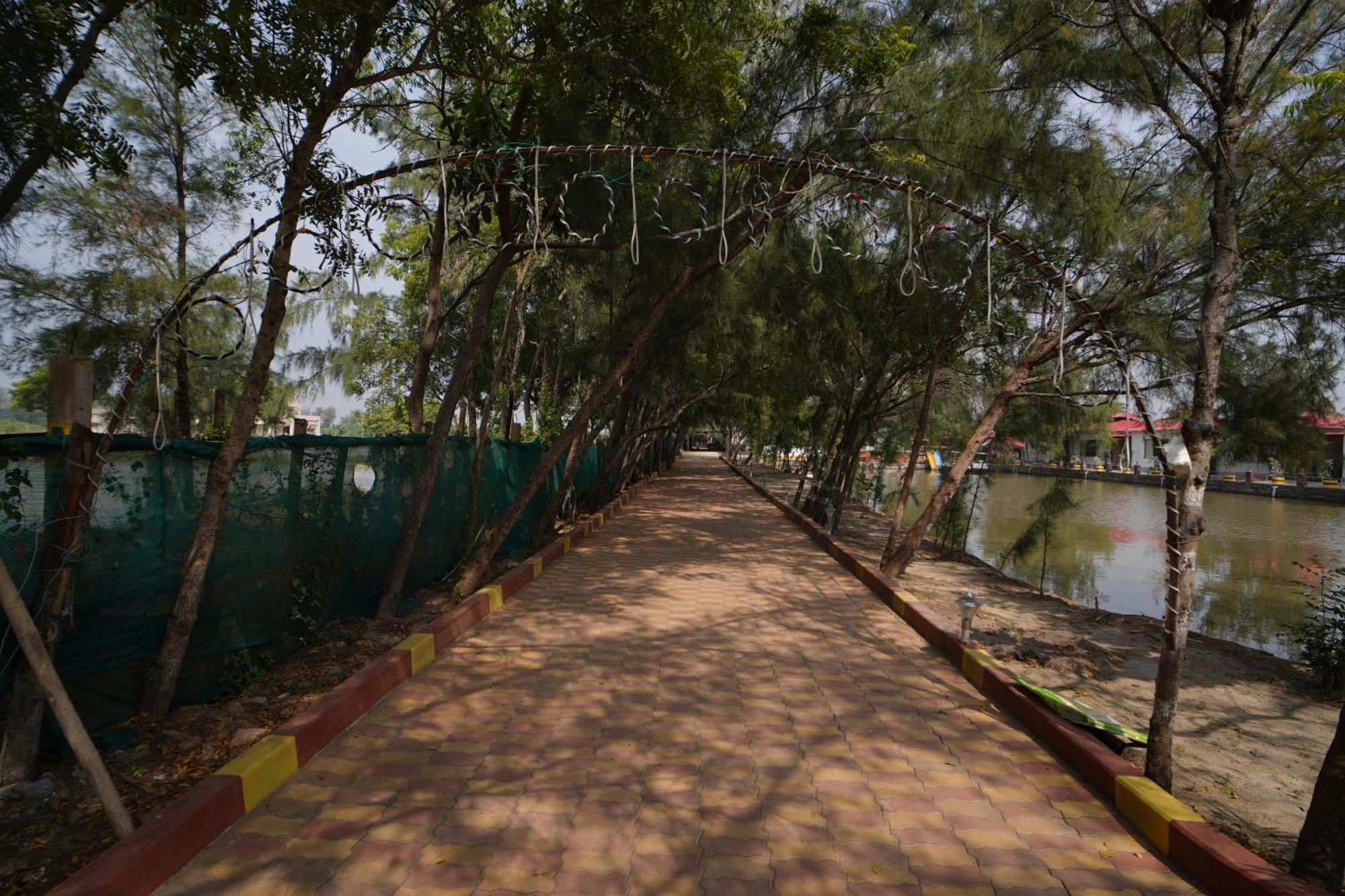 Lake View Village Resort Tajpur Extérieur photo
